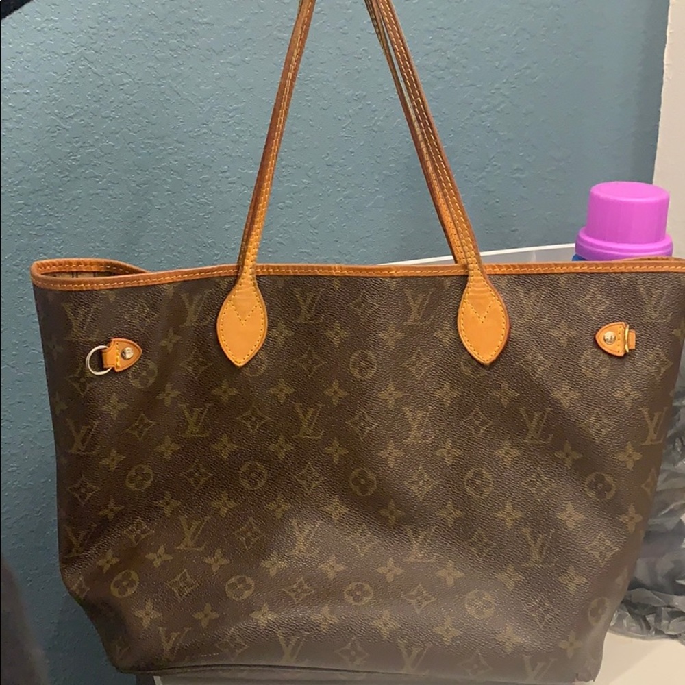 Please help does this look authentic!!❗️